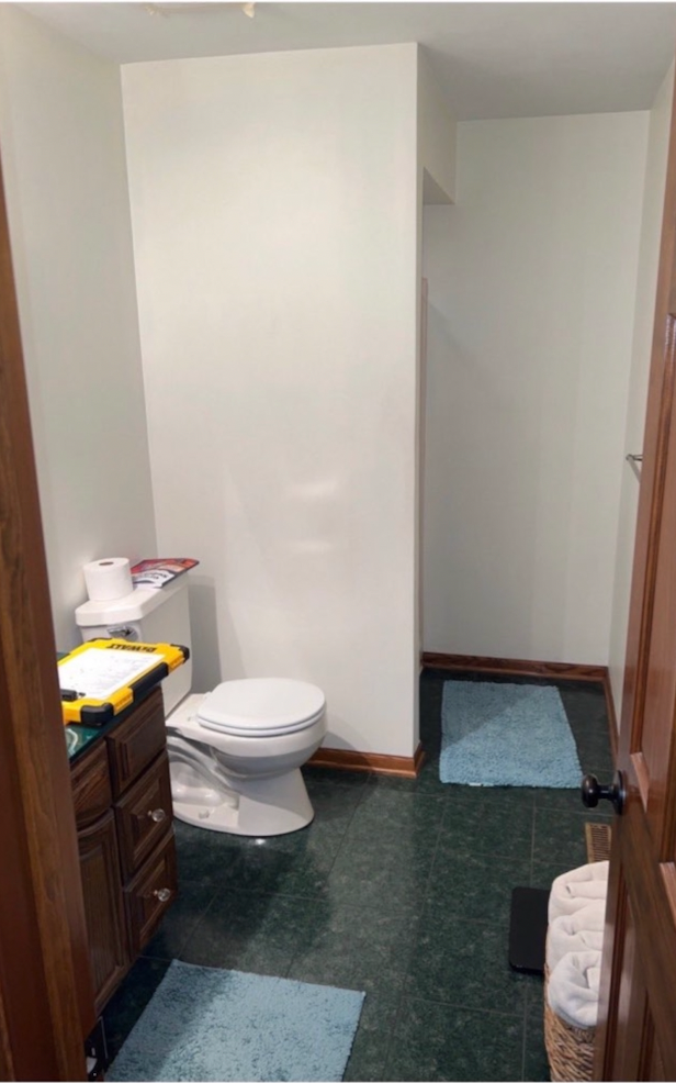 Bathroom before remodel 31